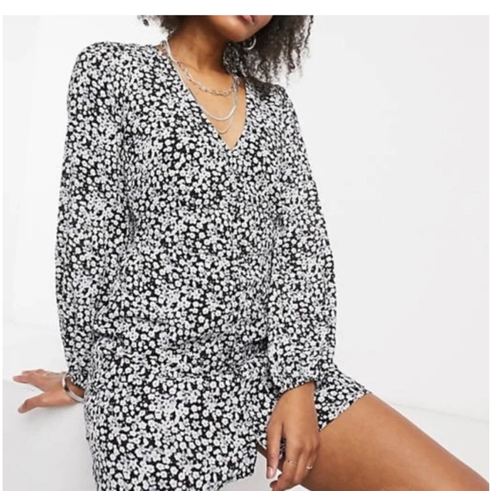 Abercrombie & Fitch Black and White Floral Blouse